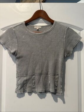 Gilded intent XS Women’s Short Sleeve Waffle Knit Top in Gray distressed